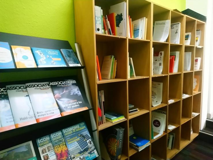 Photo de la bibliothèque du centre de ressources 